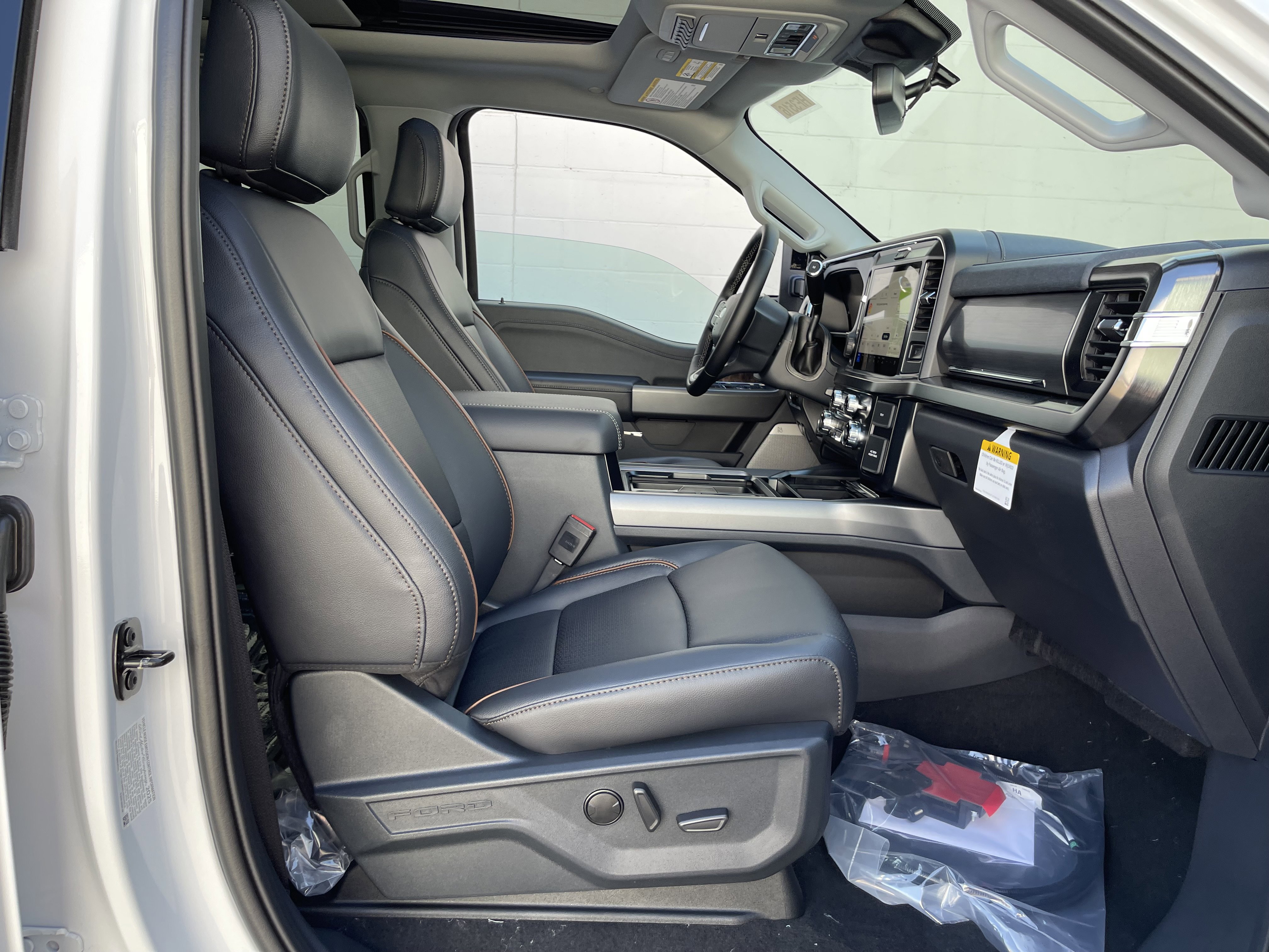 New 2026 Ford F350 Lariat w/ Black Appearance Package image 32