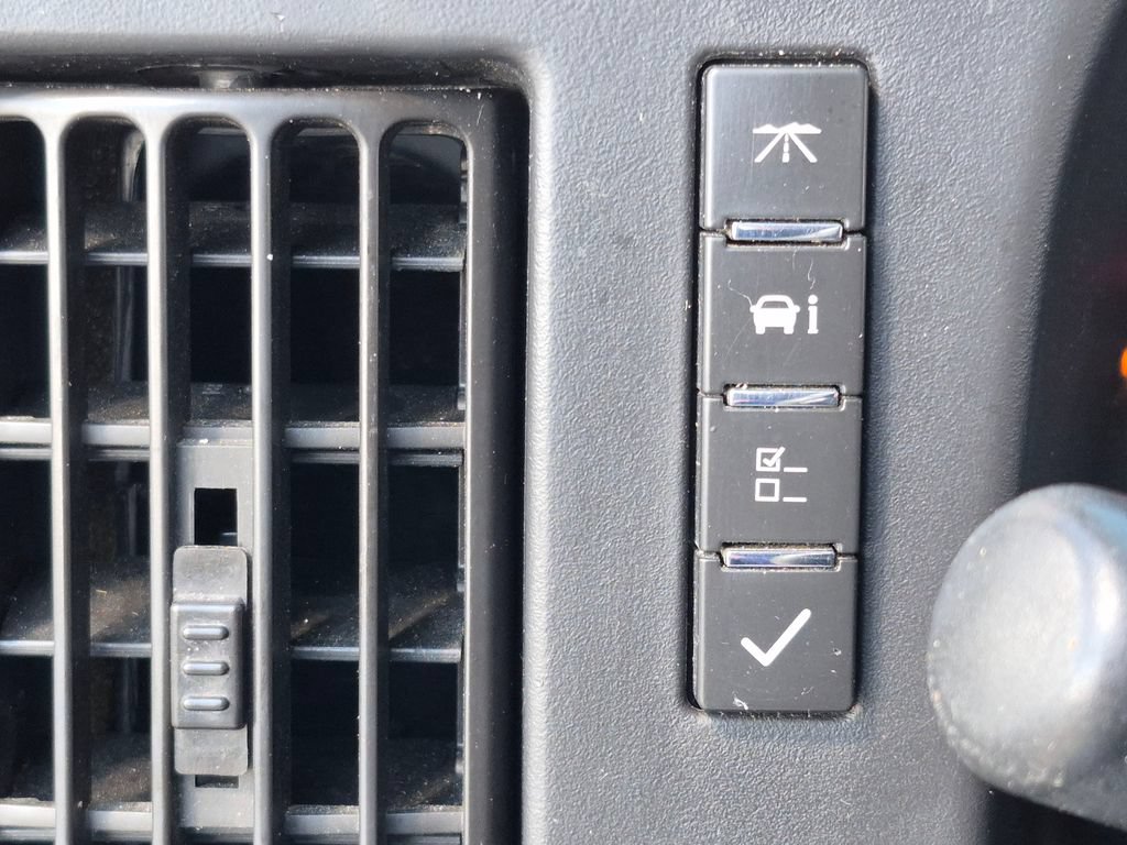 Used 2015 Chevrolet Express 2500 RWD image 17