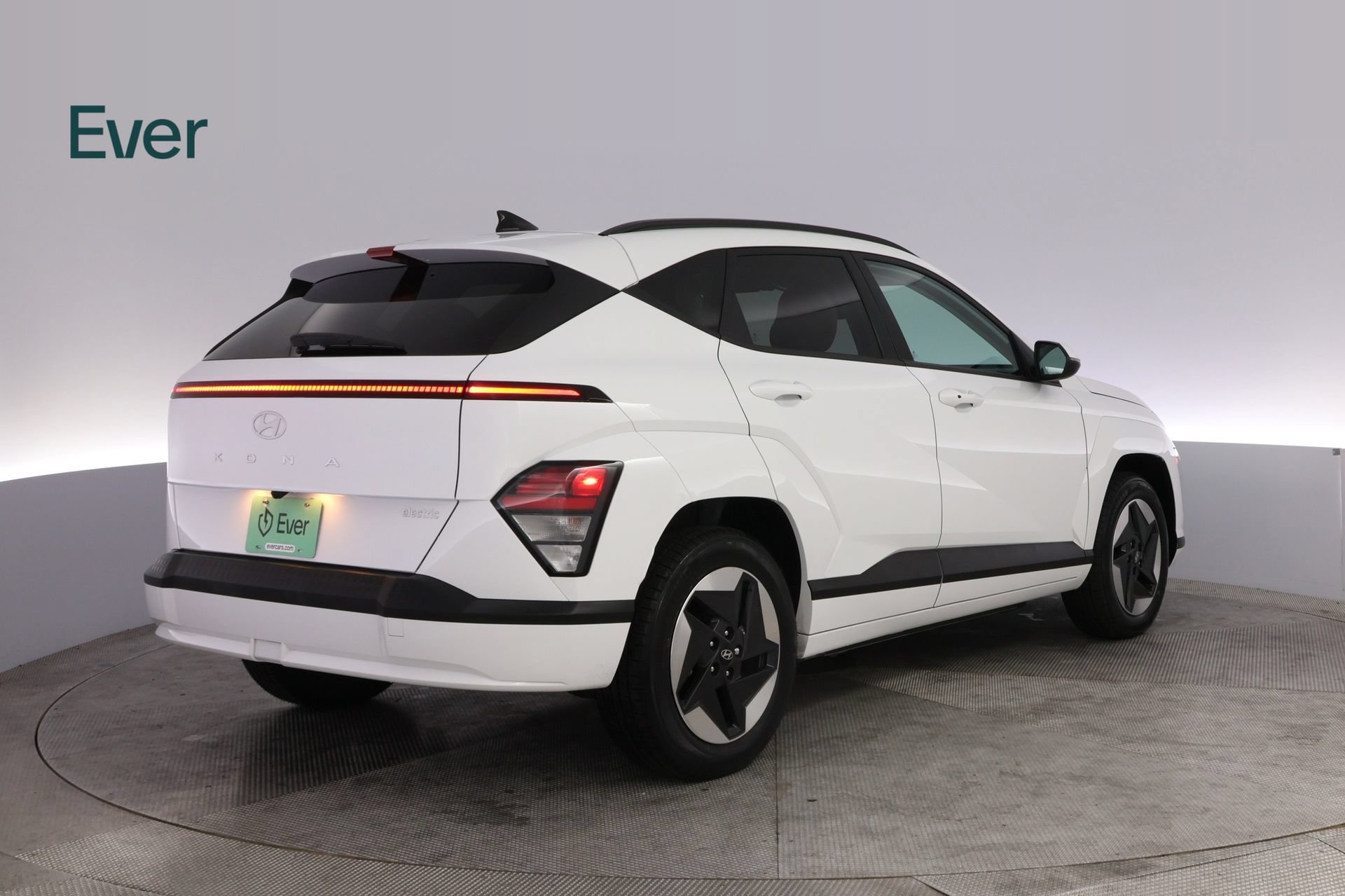 Used 2024 Hyundai Kona SEL FWD image 3