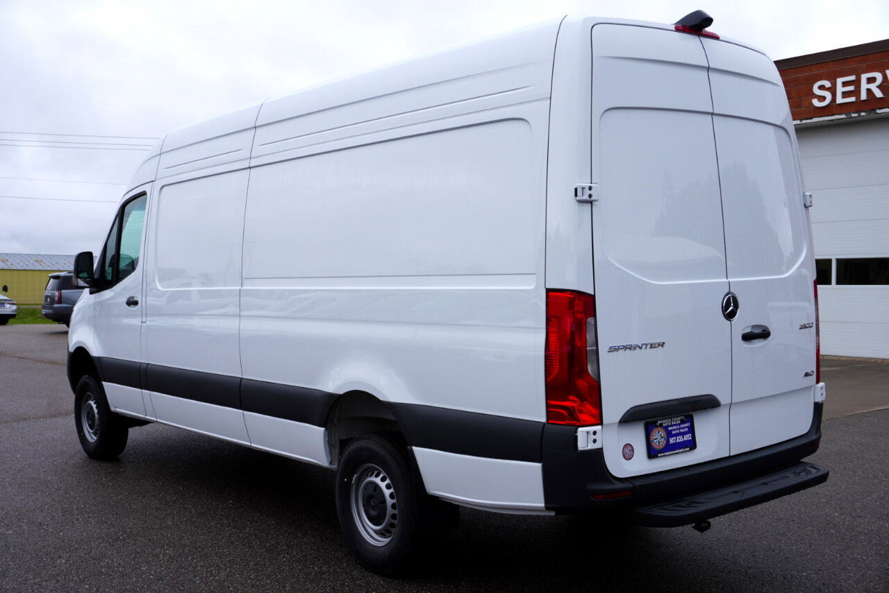 Used 2025 Mercedes-Benz Sprinter 2500 image 3