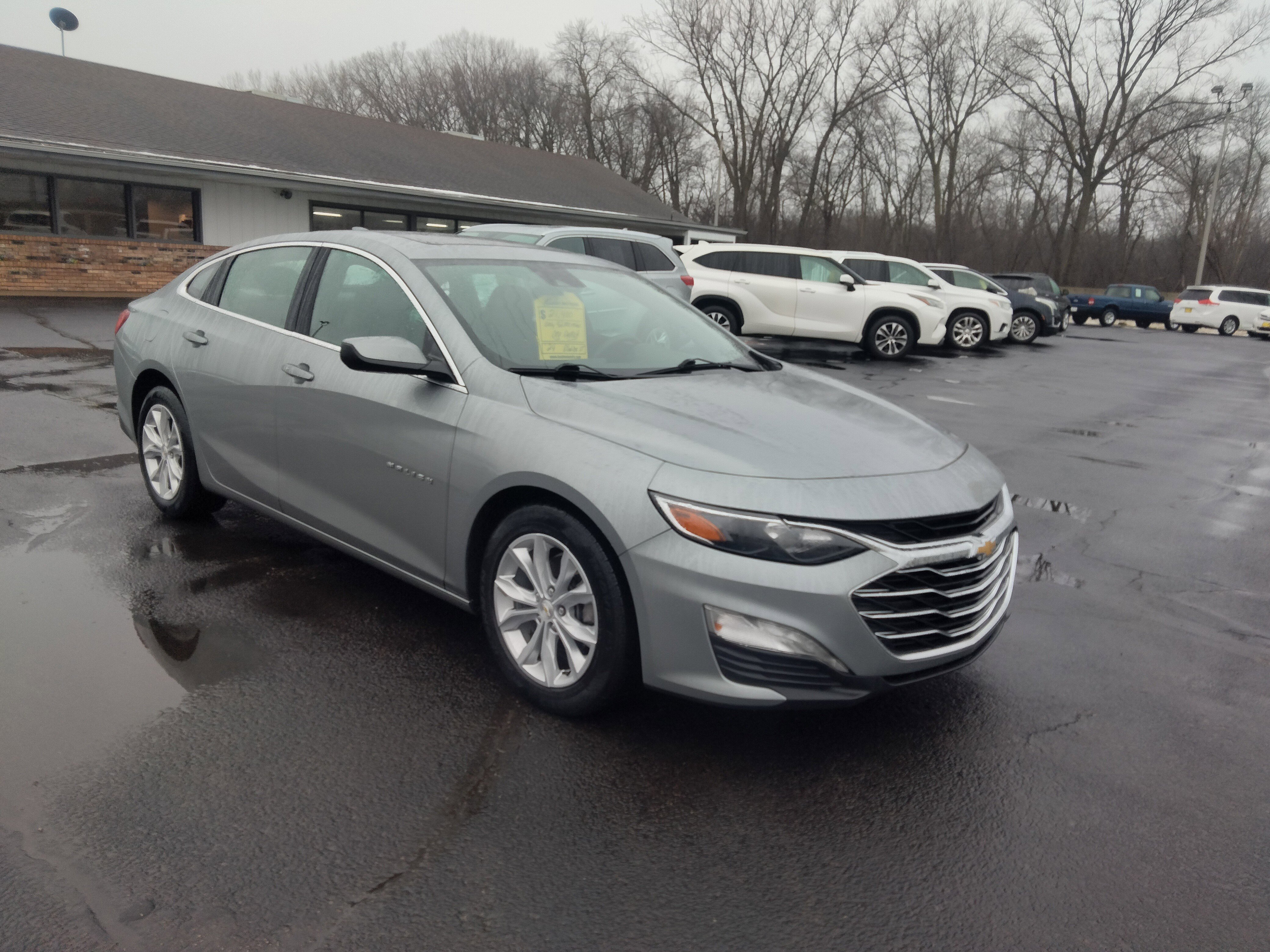 Used 2024 Chevrolet Malibu LT image 3