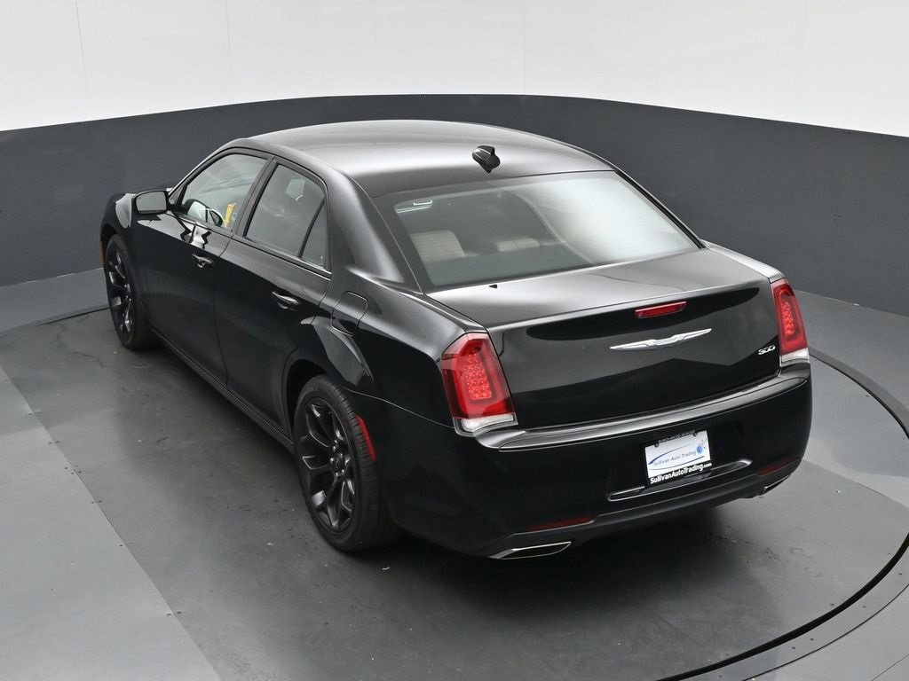 Used 2019 Chrysler 300 Touring w/ Sport Appearance Package image 55