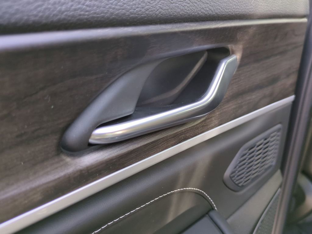 New 2026 Jeep Grand Cherokee L Limited image 25