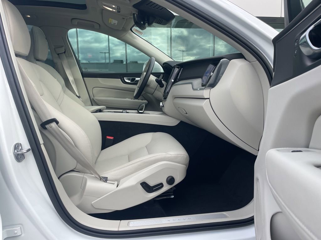 Certified 2023 Volvo XC60 B5 Plus w/ Climate Package image 15