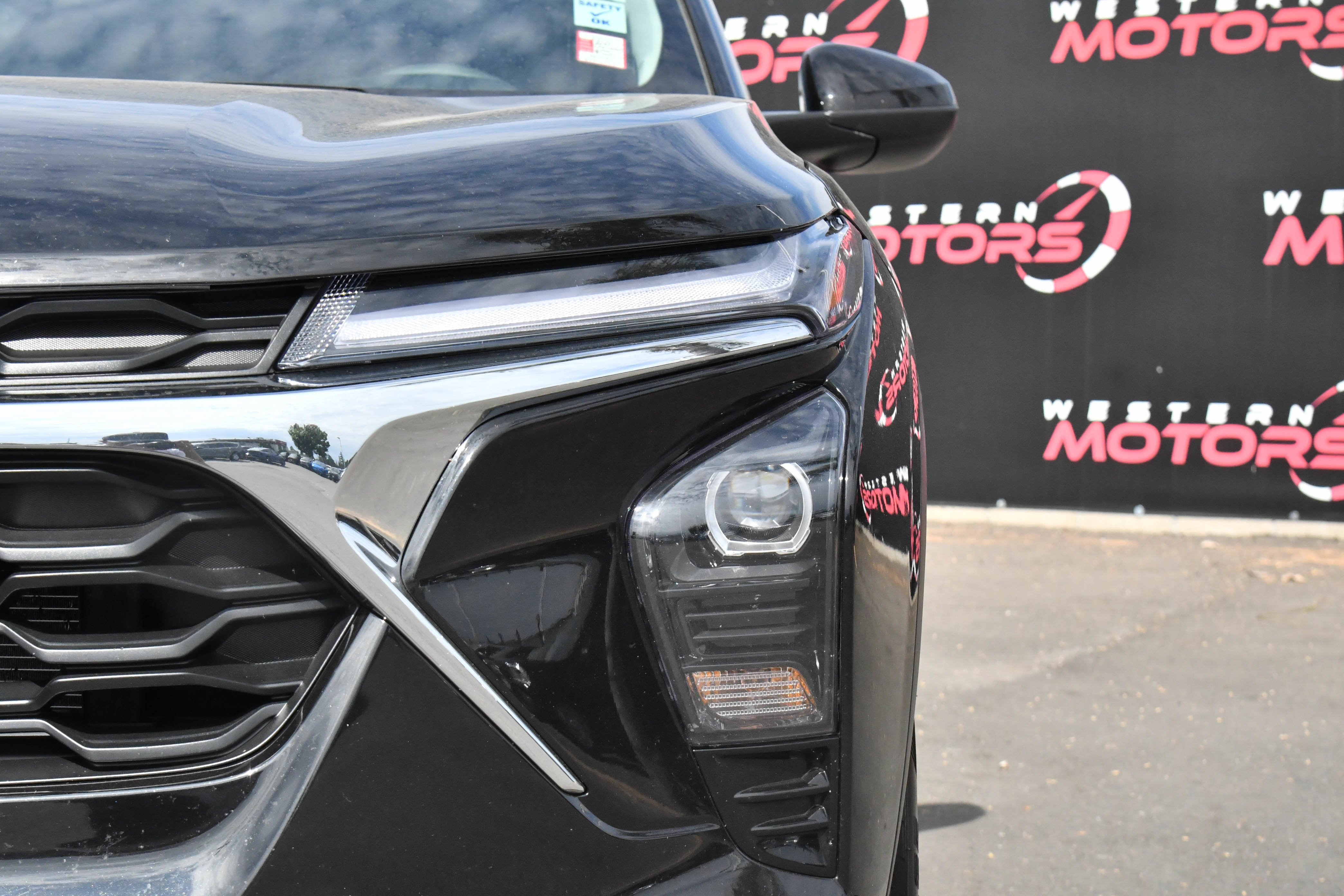 Used 2025 Chevrolet Trax LT FWD image 11