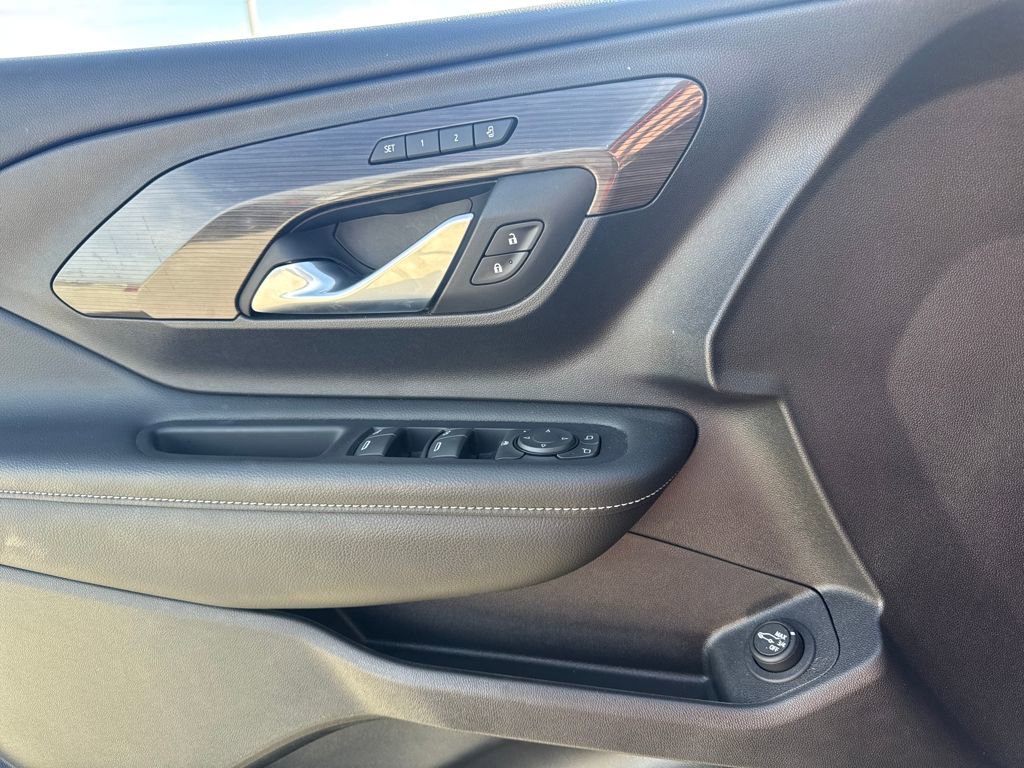 Used 2024 GMC Terrain Denali w/ Denali Premium Package image 18