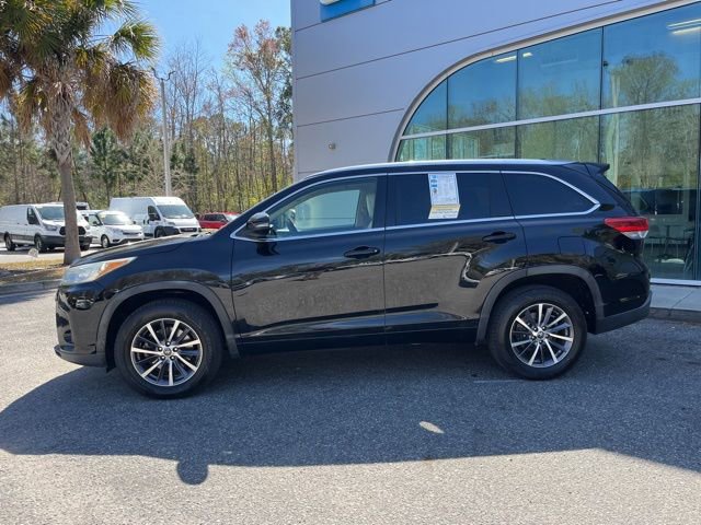 Used 2017 Toyota Highlander XLE image 2