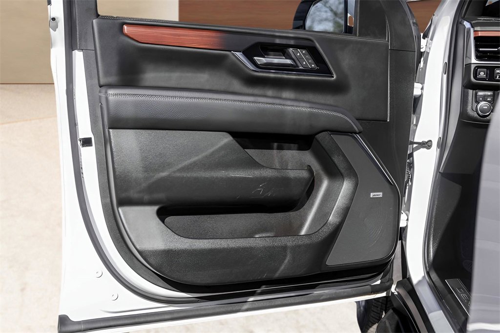 Used 2025 GMC Yukon XL Denali image 24