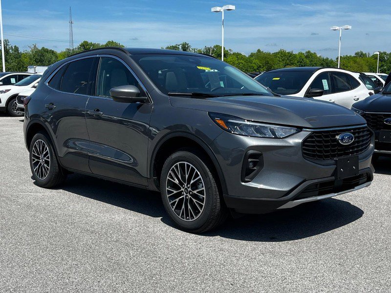New 2025 Ford Escape SE image 2
