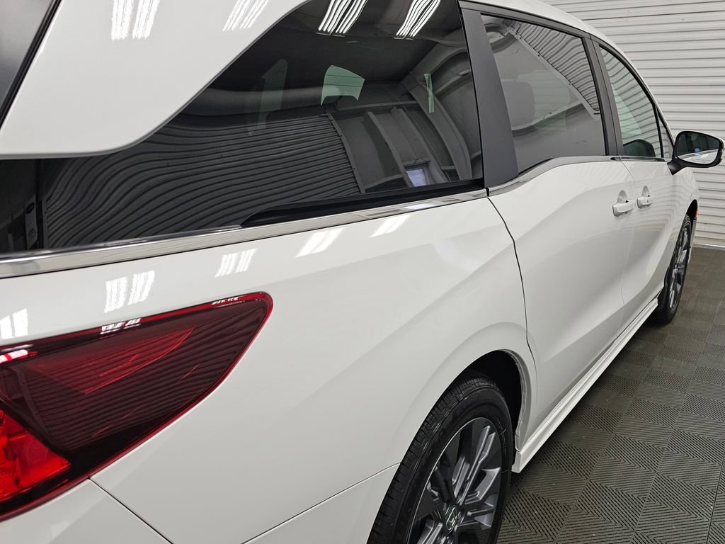 New 2026 Honda Odyssey Touring image 9