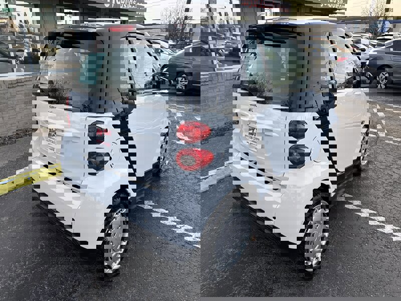 Used 2015 smart fortwo pure image 4