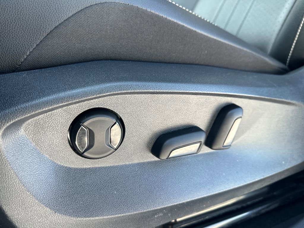 Certified 2022 Volkswagen Tiguan SE w/ Panoramic Sunroof Package image 4