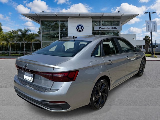 New 2026 Volkswagen Jetta SE FWD image 4