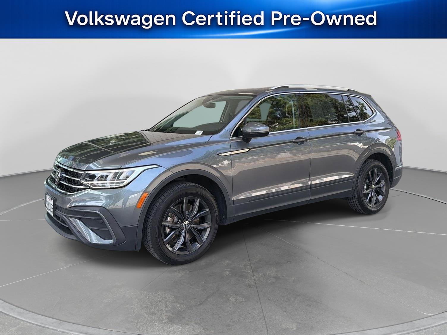 Certified 2024 Volkswagen Tiguan SE w/ Panoramic Sunroof Package AWD/4WD image 1