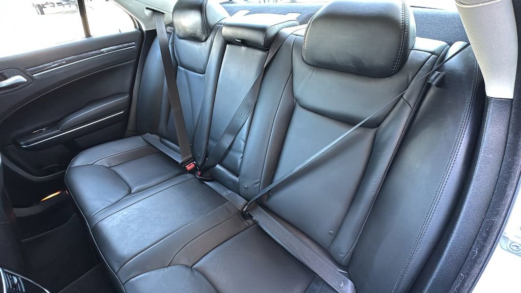 Used 2018 Chrysler 300 Touring L image 23