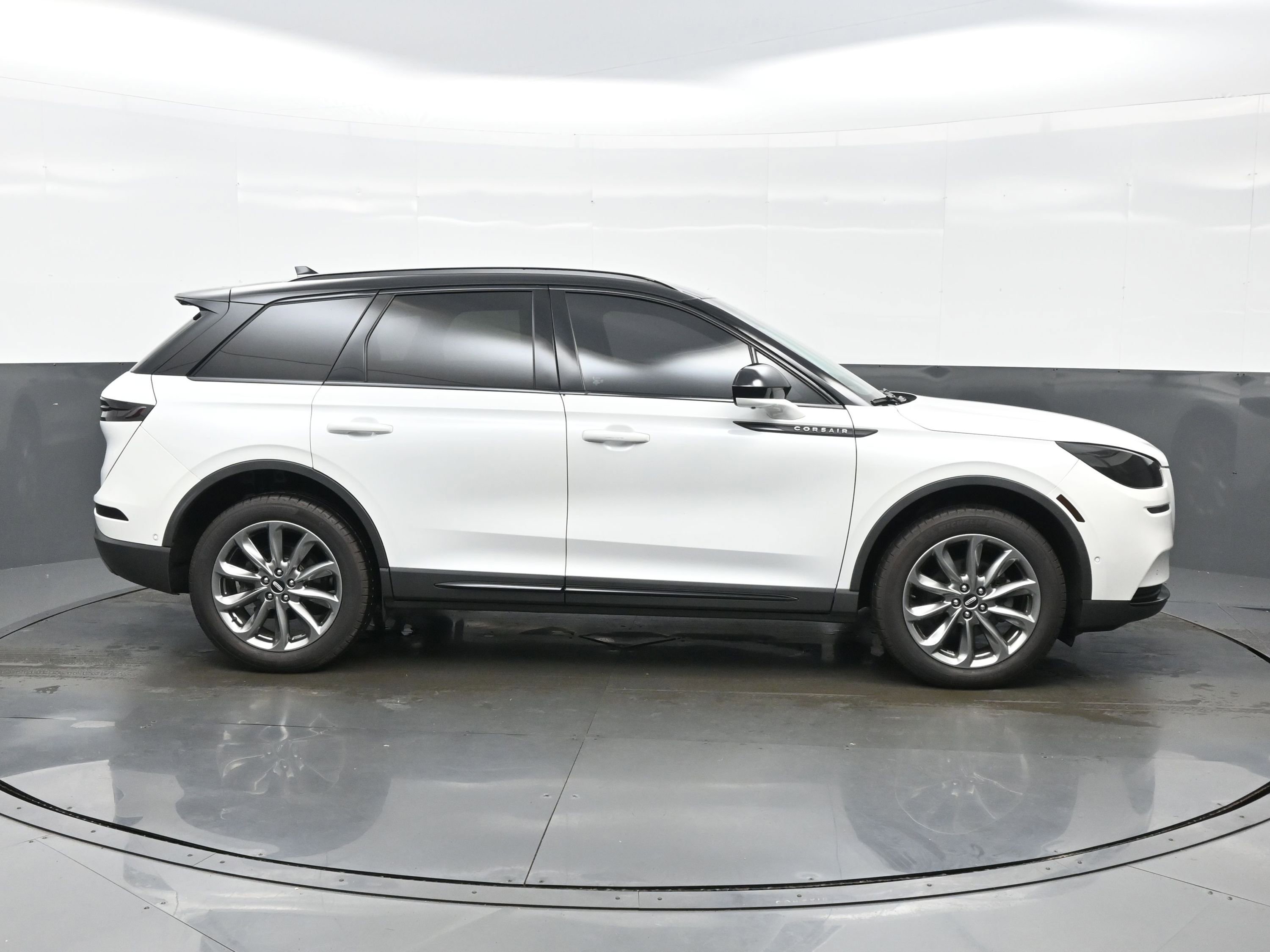 Used 2022 Lincoln Corsair AWD w/ Premium Package image 7