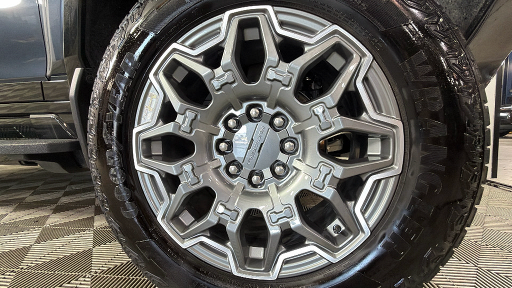 Certified 2025 GMC Hummer EV 3X AWD/4WD image 40