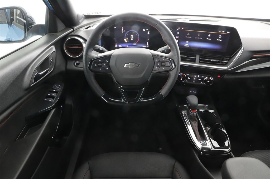 Used 2025 Chevrolet Trax RS w/ Driver Confidence Package image 24