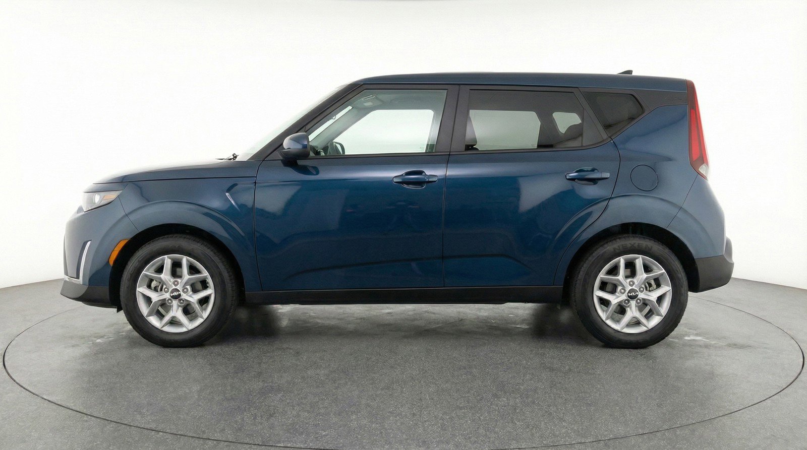 Used 2025 Kia Soul LX w/ LX Technology Package image 5