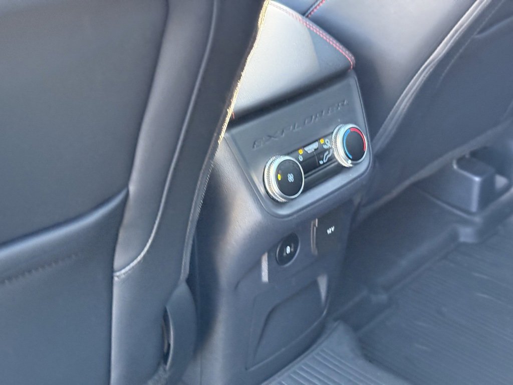Used 2025 Ford Explorer ST-Line image 27