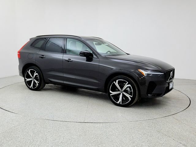 Used 2022 Volvo XC60 B6 R-Design w/ Advanced Package image 3