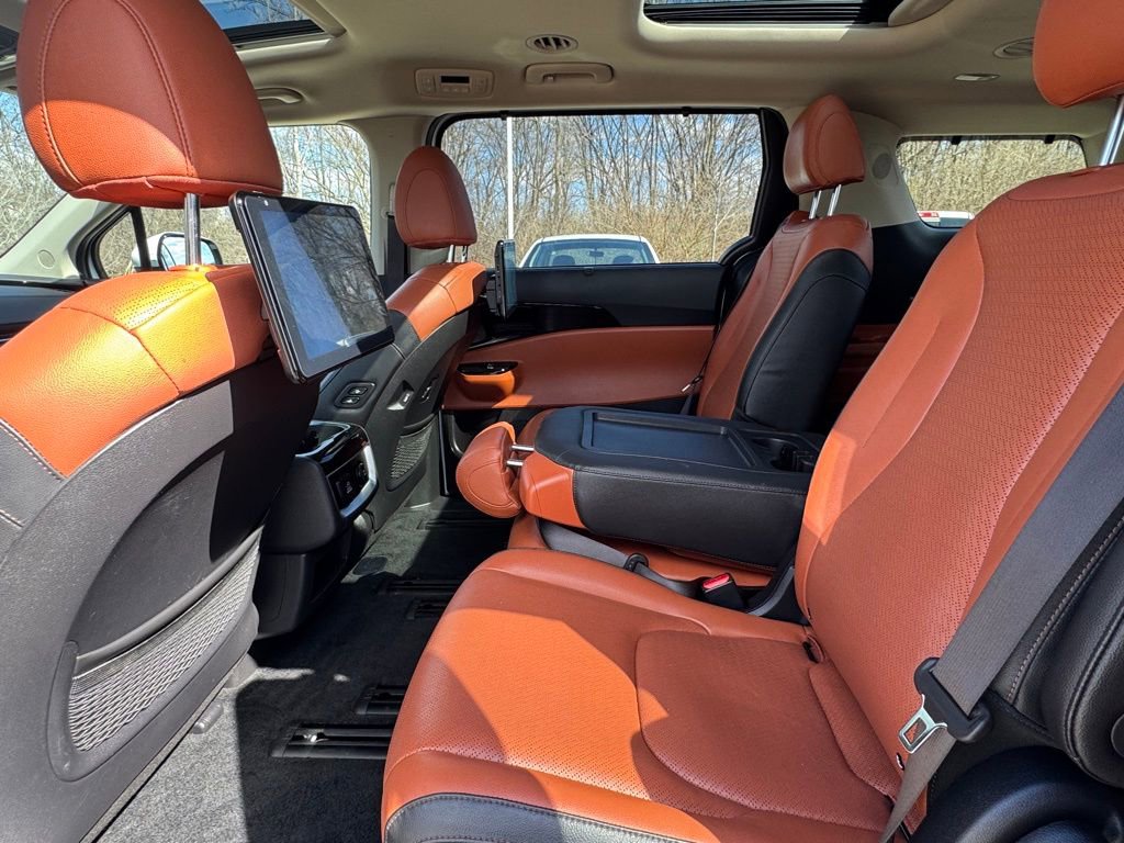 Used 2024 Kia Carnival SX Prestige image 23
