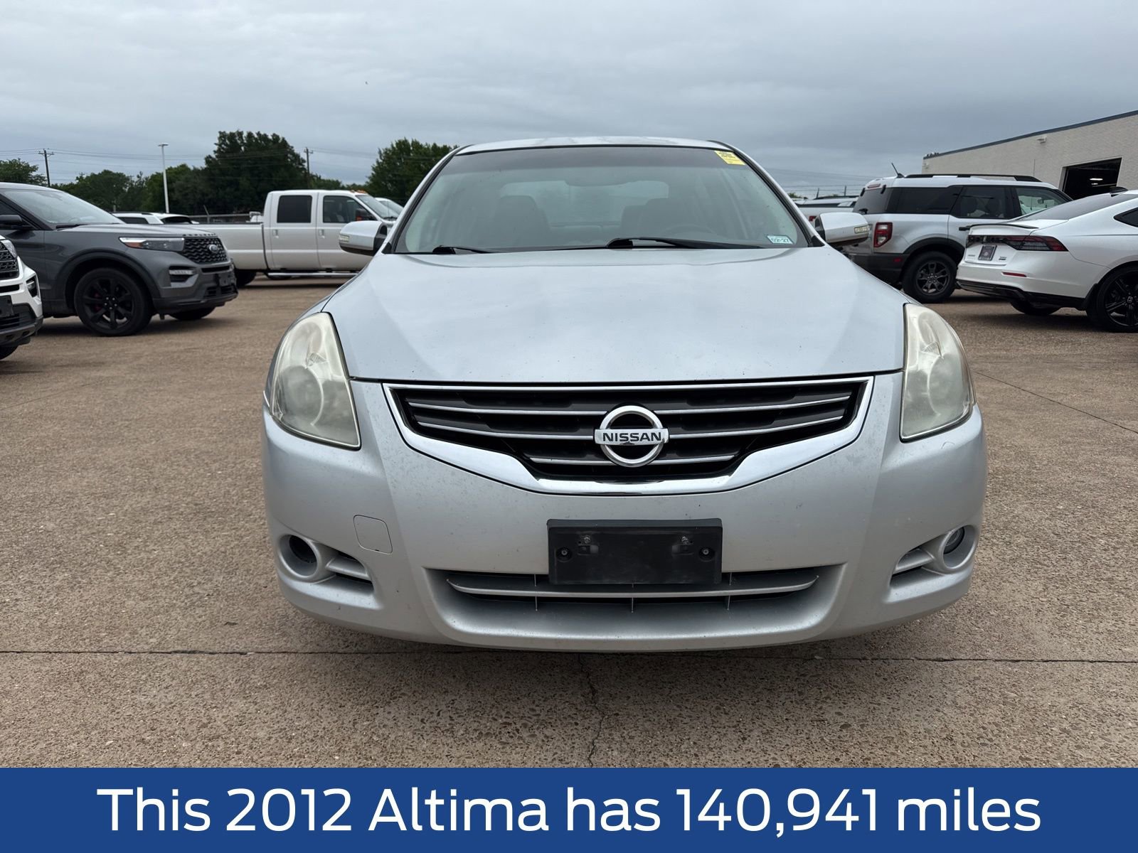 Used 2012 Nissan Altima 3.5 SR w/ Sport Pkg FWD image 2