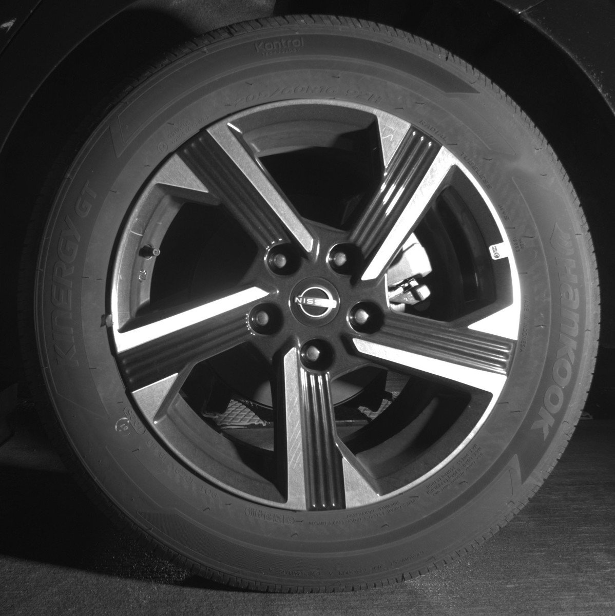 Used 2025 Nissan Sentra SV FWD image 13