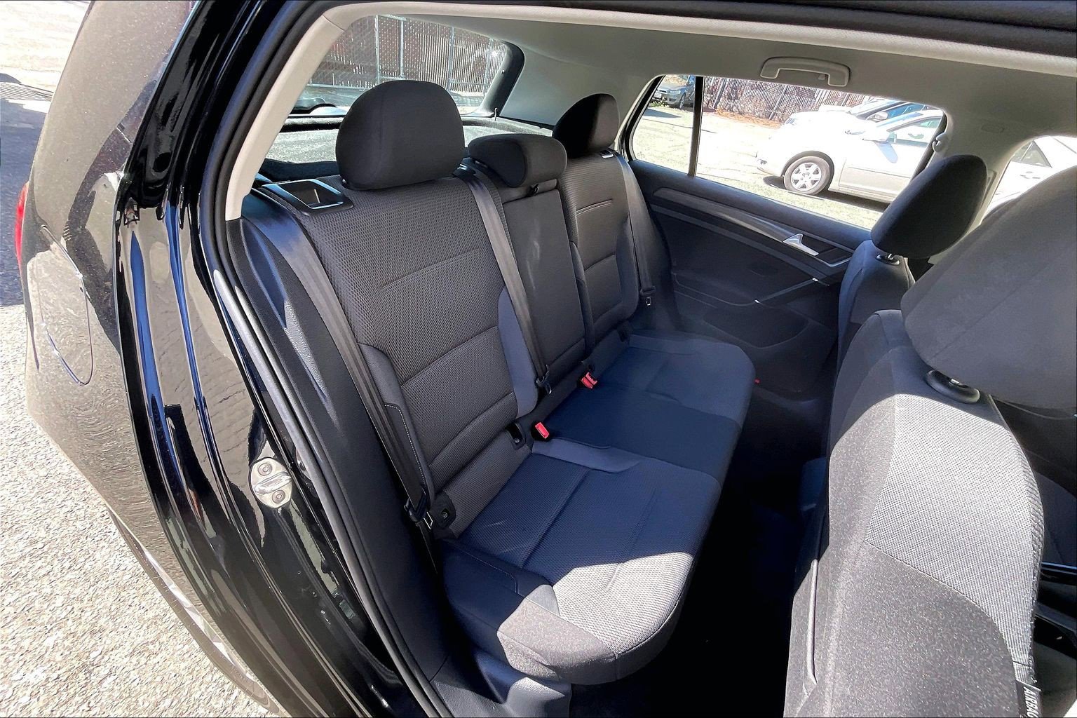 Used 2019 Volkswagen Golf S image 25