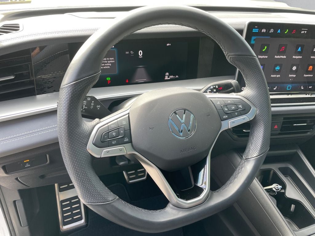 Used 2025 Volkswagen Tiguan SE R-Line AWD/4WD image 13
