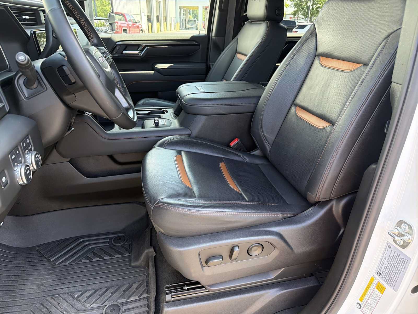 Used 2025 GMC Sierra 2500 AT4 w/ AT4 Premium Plus Package AWD/4WD image 25
