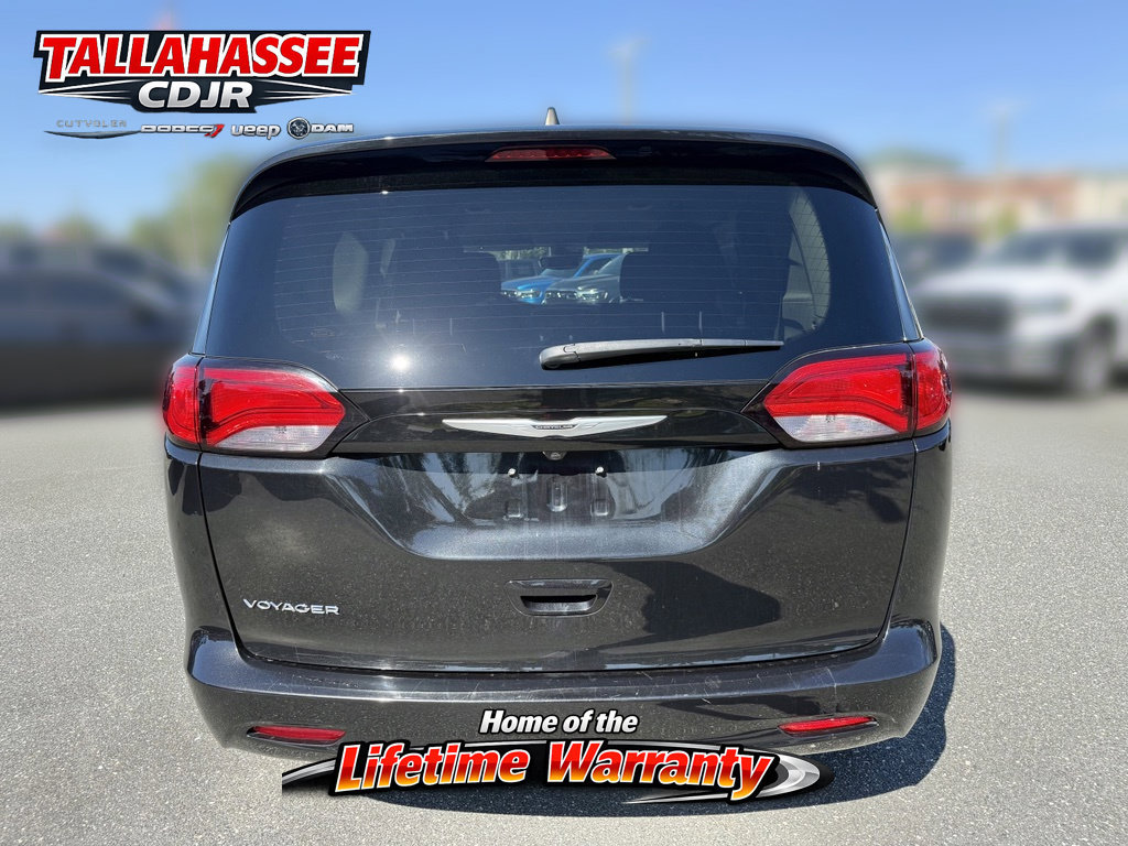 Used 2023 Chrysler Voyager LX FWD image 4