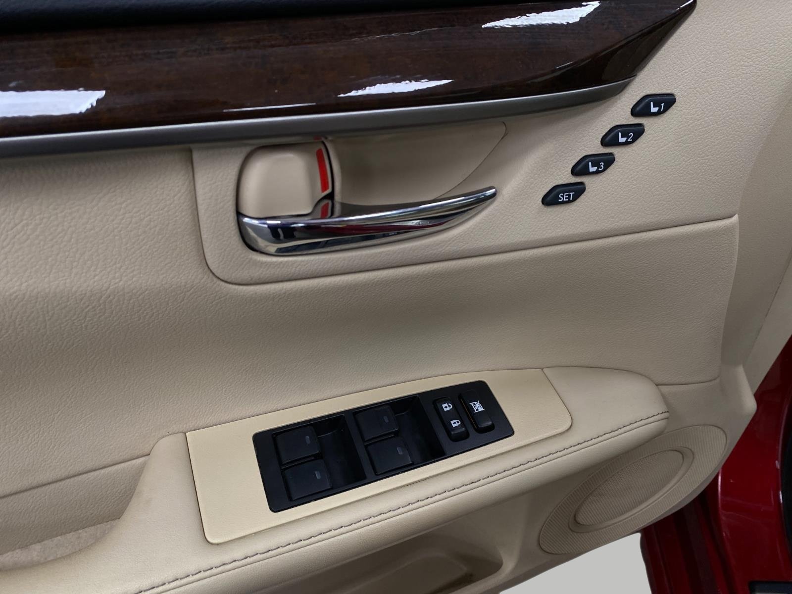 Used 2014 Lexus ES 350 w/ Luxury Package FWD image 32