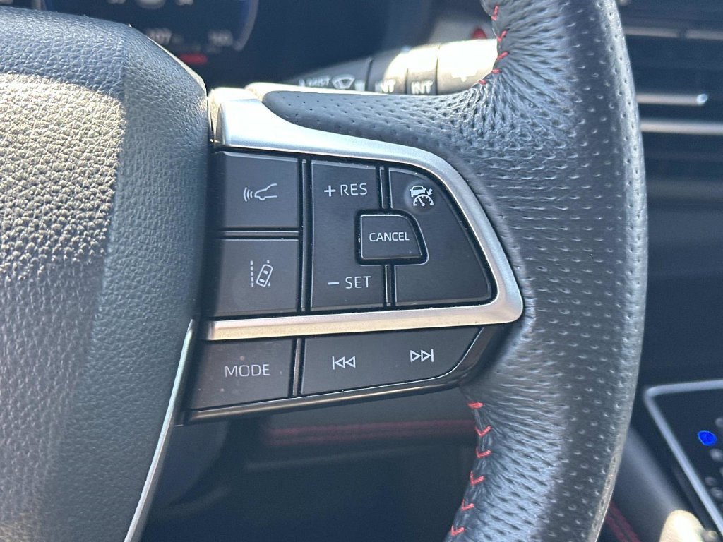 Used 2025 Toyota Sienna XSE FWD image 24
