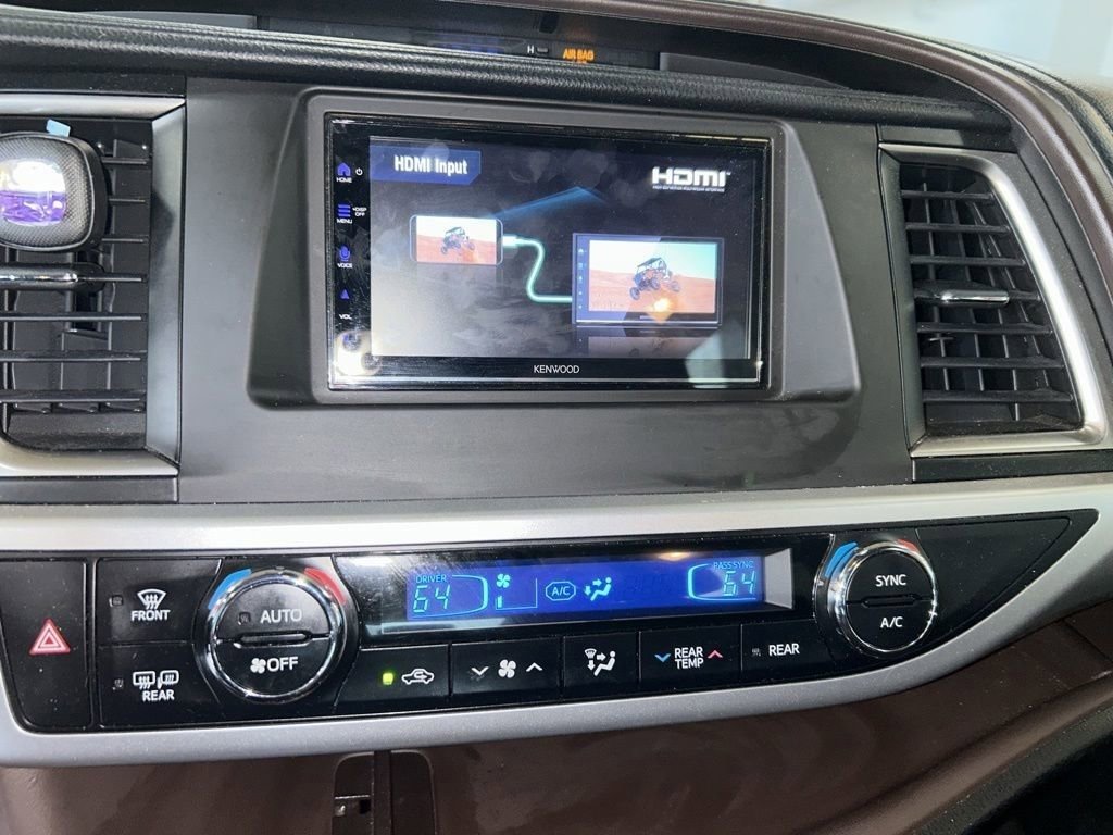 Used 2017 Toyota Highlander Plus AWD/4WD image 10