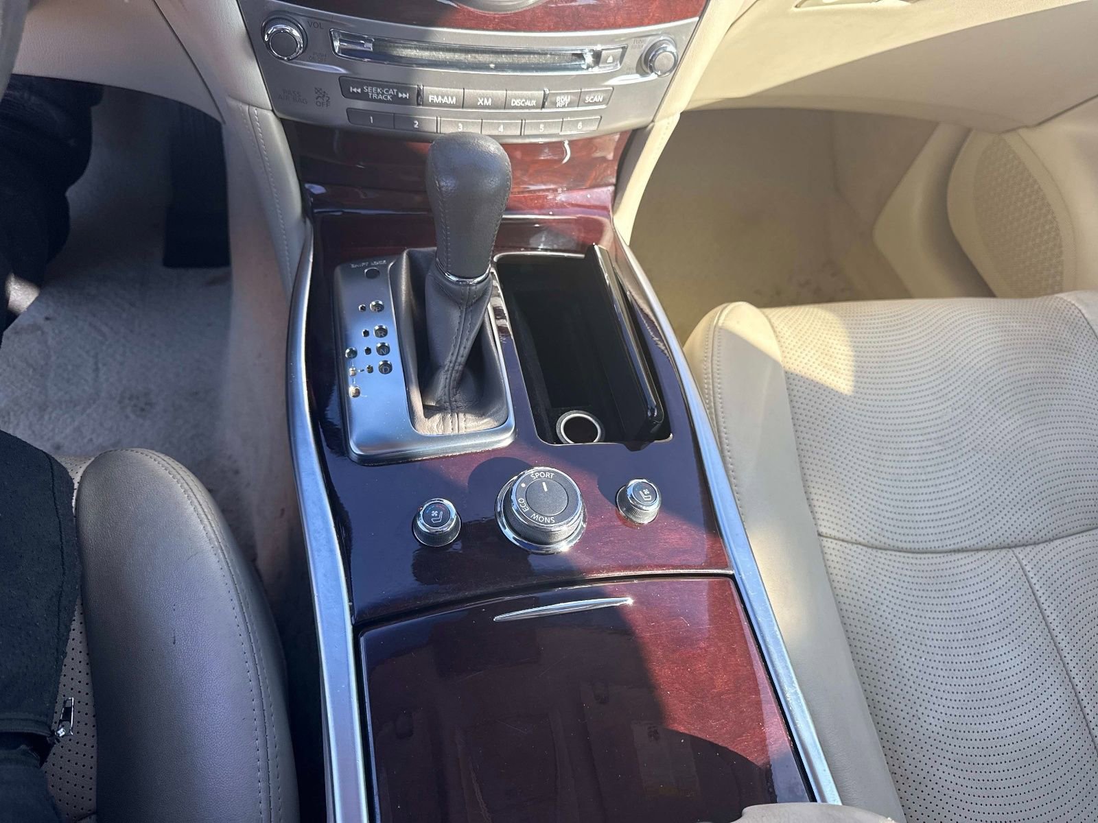 Used 2015 INFINITI Q70 3.7 image 23