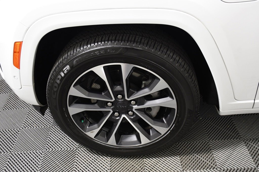 Used 2023 Jeep Grand Cherokee Overland image 11