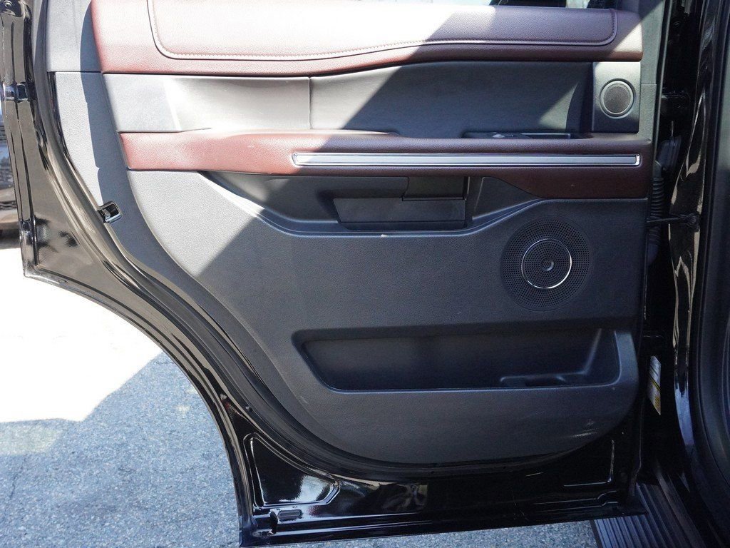 Used 2024 Ford Expedition Limited image 30