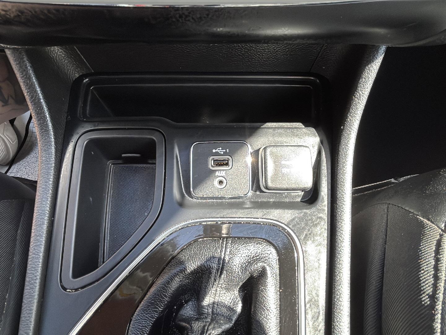 Used 2020 Jeep Cherokee Limited image 13