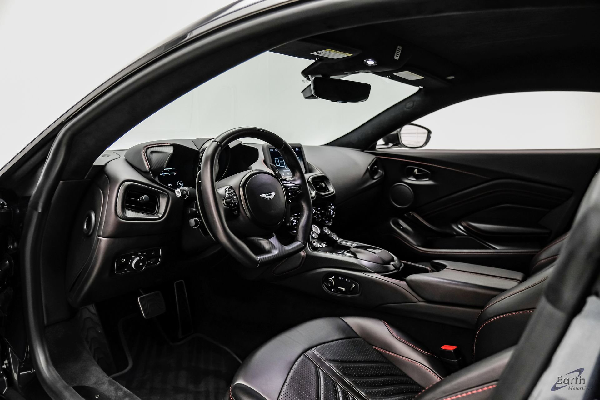 Used 2023 Aston Martin V12 Vantage RWD image 40