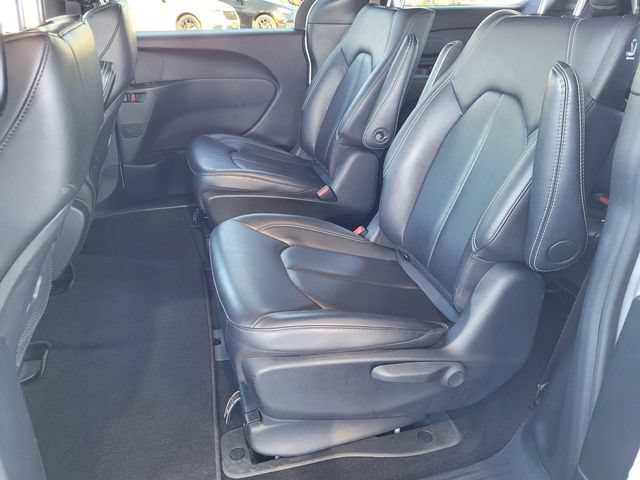 Certified 2024 Chrysler Pacifica Limited FWD image 17