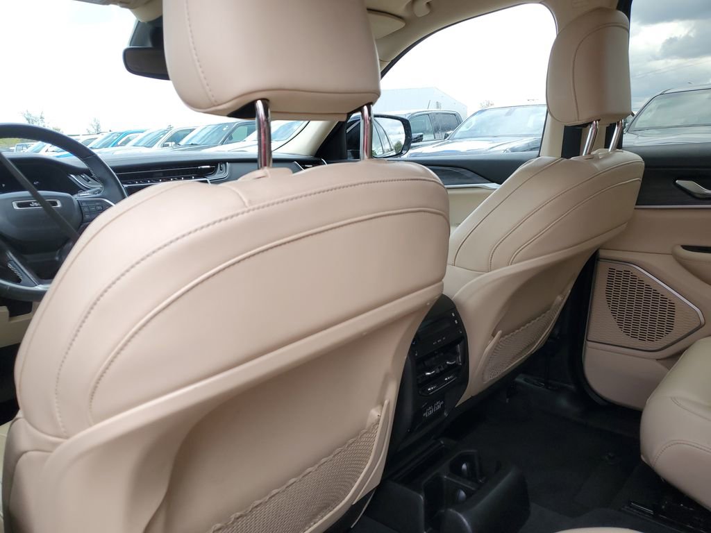 Used 2022 Jeep Grand Cherokee L Limited AWD/4WD image 29