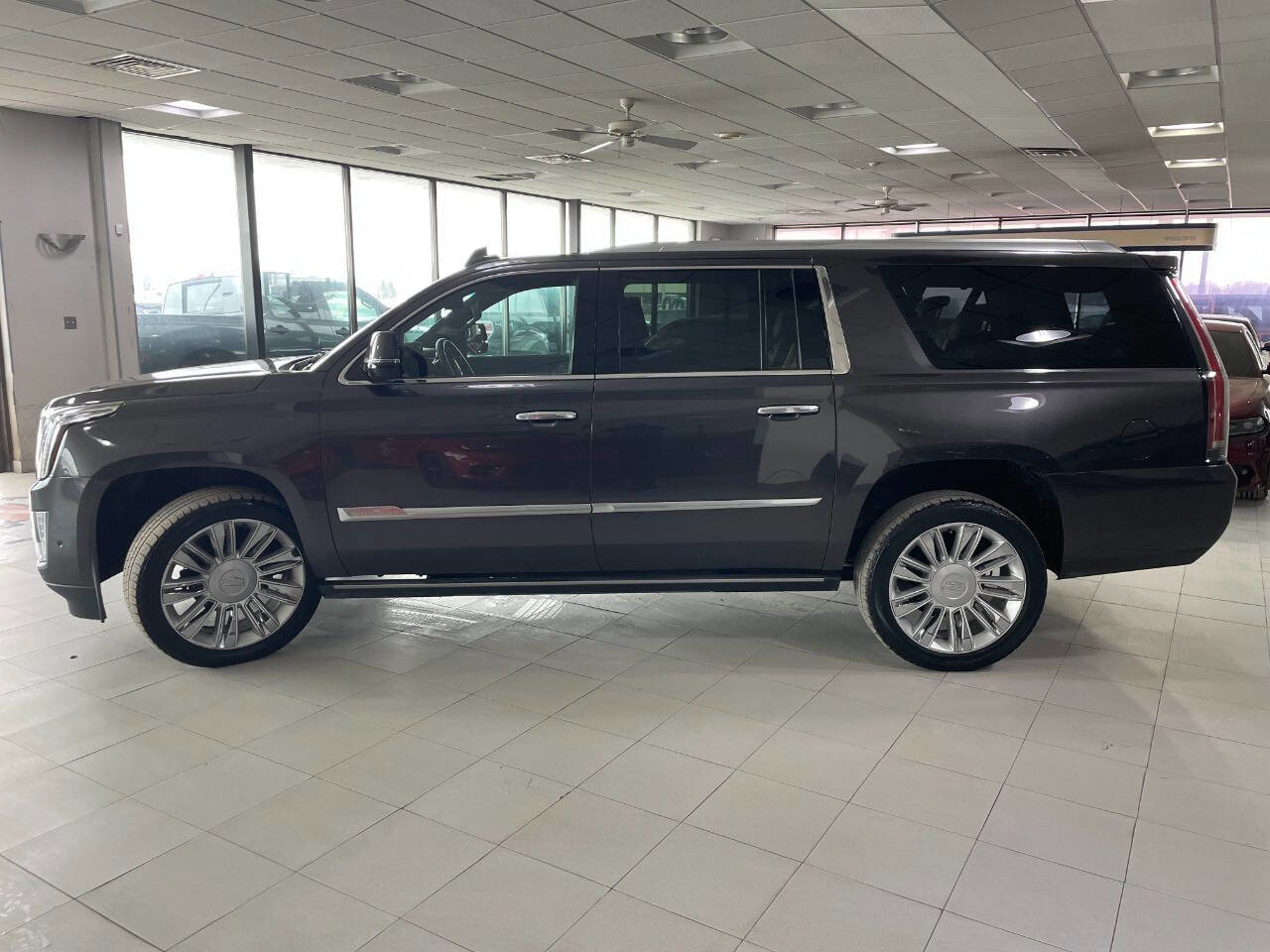 Used 2018 Cadillac Escalade ESV Platinum image 4