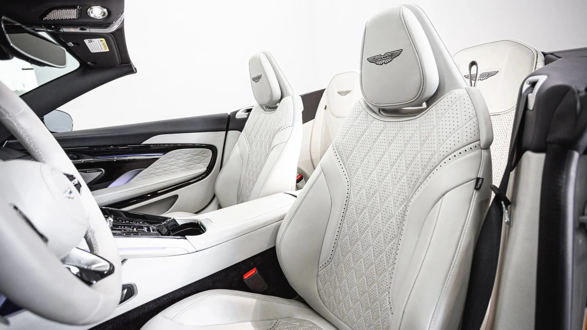 Used 2024 Aston Martin DB12 Convertible RWD image 31