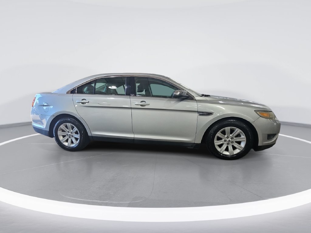 Used 2012 Ford Taurus SE FWD image 2