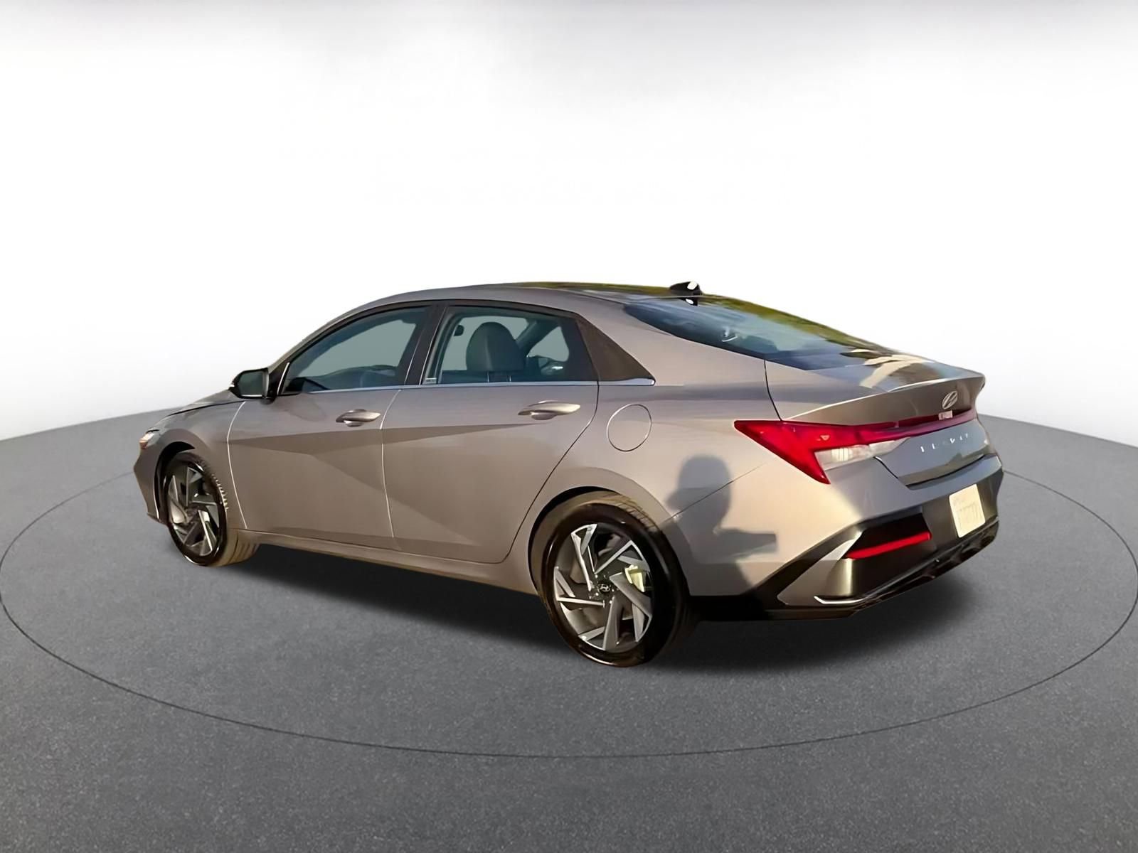 Used 2025 Hyundai Elantra Limited image 10