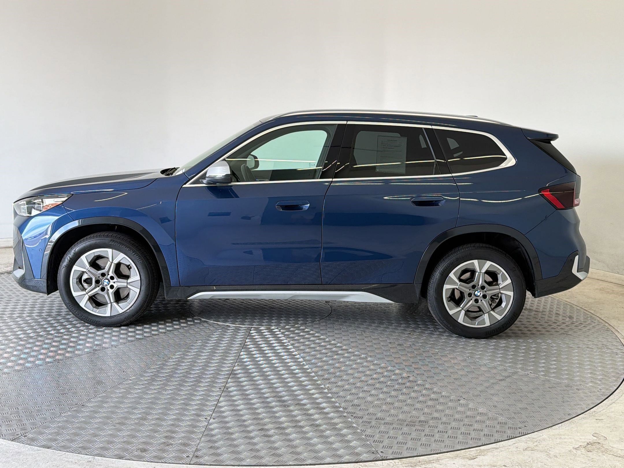 Certified 2024 BMW X1 xDrive28i w/ Convenience Package AWD/4WD image 2