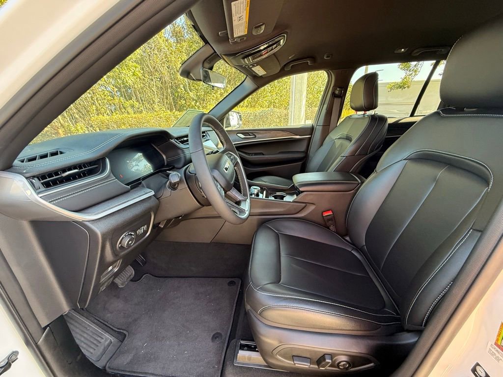 Certified 2025 Jeep Grand Cherokee Limited image 9