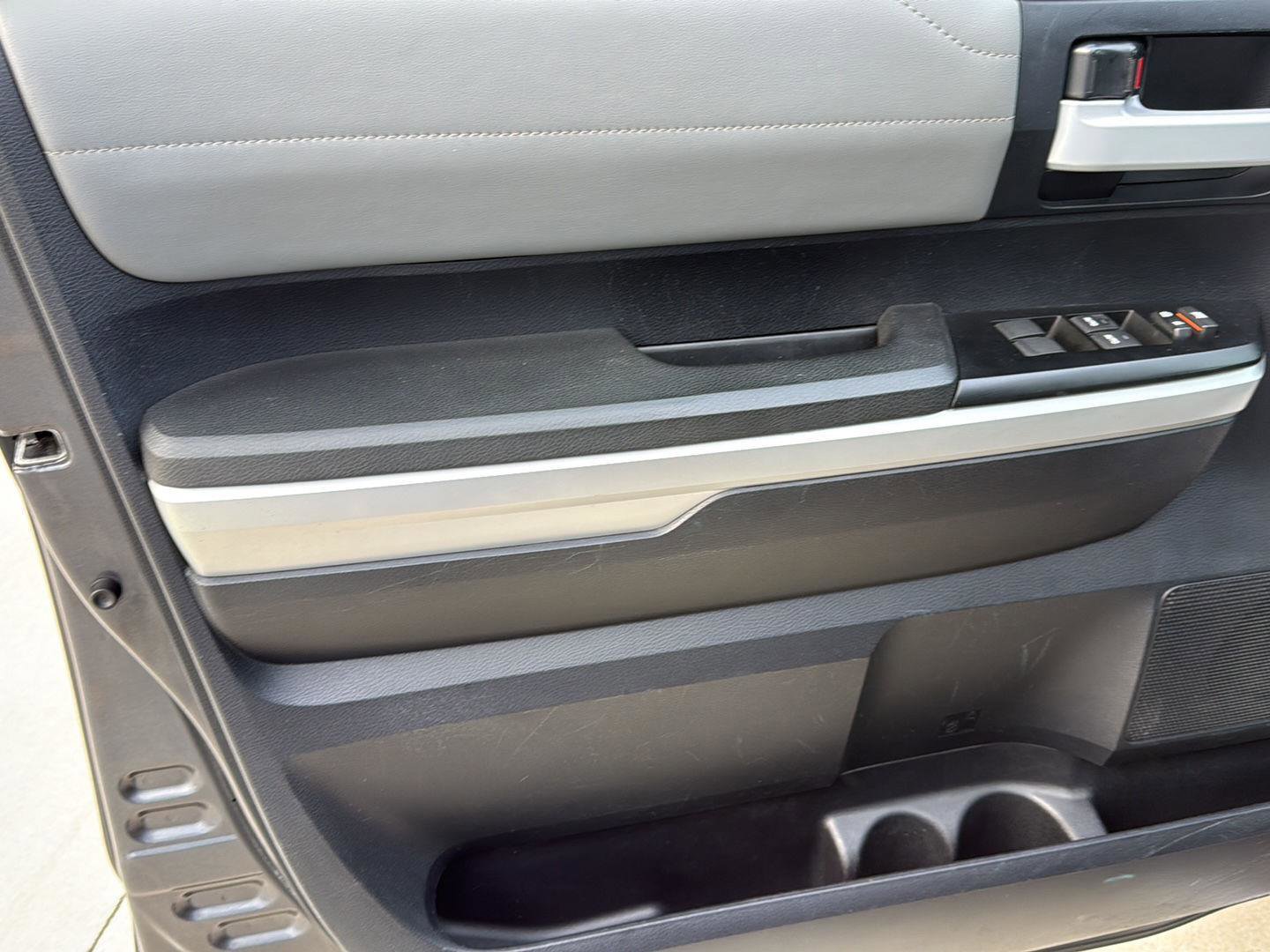 Used 2014 Toyota Tundra Limited w/ Limited Premium Package image 17