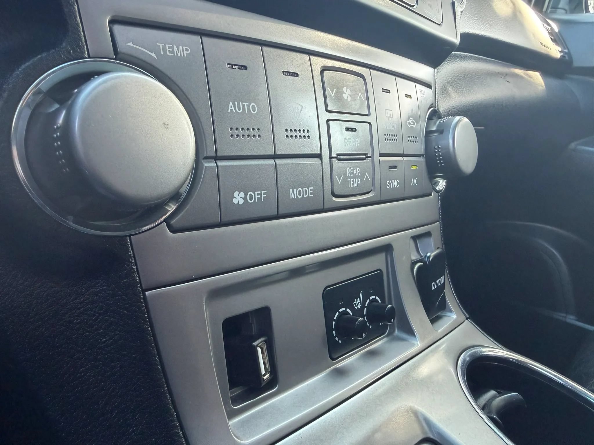 Used 2010 Toyota Highlander SE AWD/4WD image 33